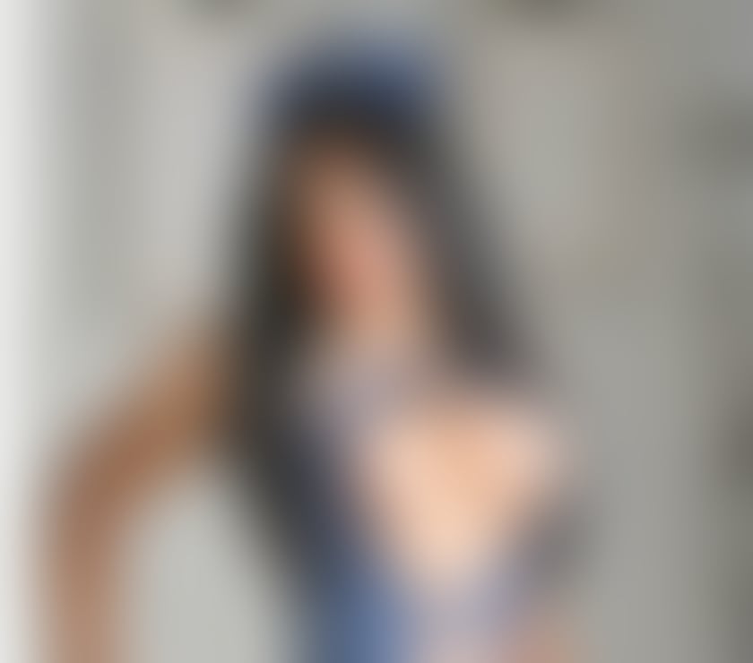 Escorts Hampshire Rushmoor - Photos for Naughty Colombian transsexual completes huge endowment