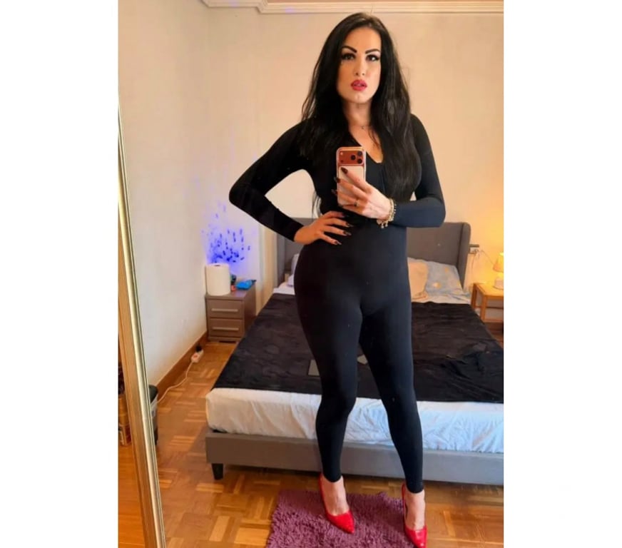 Escorts Oxfordshire West Oxfordshire - Photos for Alina — Warm & Naturally Beautiful