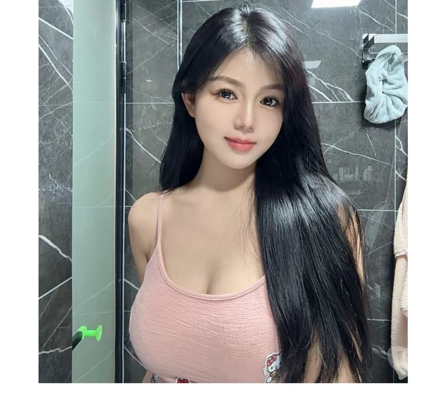Escorts East London Commercial Road - East London - Photos for 🍓 Sweet Smile & Playful Vibes 💕 E14