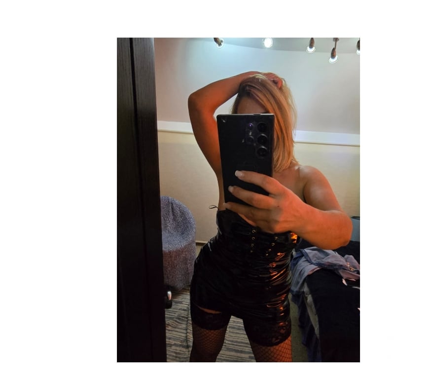 Escorts West Sussex Crawley - Photos for Massage and Strap-on