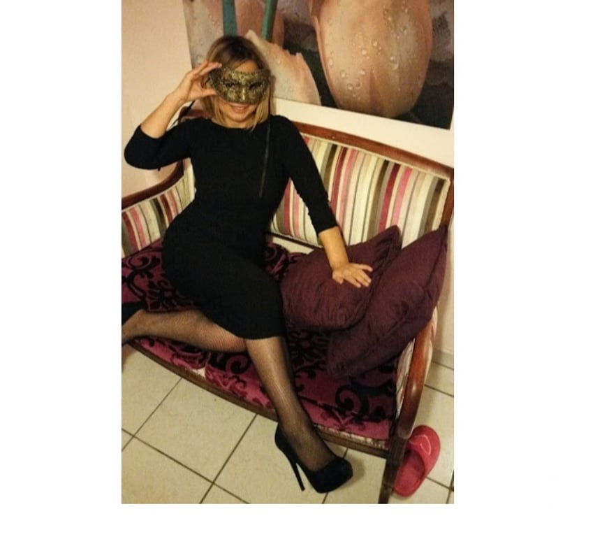 Escorts West Sussex Crawley - Photos for Massage and Strap-on