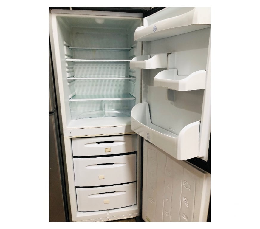 household goods Buckinghamshire Milton Keynes - Photos for Hotpoint frost free fridge freezer silver colour 👌