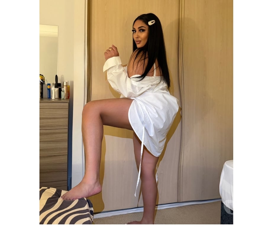 Escorts Shropshire Barnsley - Shropshire - Photos for Brunette Chill and Hot ❤️PARTY GIRL 🥳 outcall only