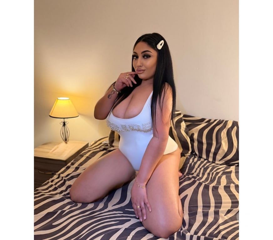 Escorts West Yorkshire Wakefield - Photos for Brunette Chill and Hot ❤️PARTY GIRL 🥳 OUTCALL ONLYI