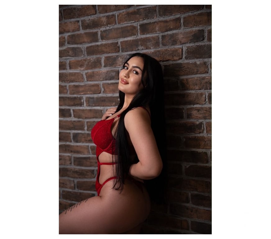 Escorts Surrey Runnymede - Photos for ❤️HOT MIA IN TOWN❤️