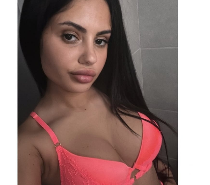 Escorts Hampshire Rushmoor - Photos for NAUGHTY CHRIS 🪩 🔝HOTTEST BRUNETTE 🔝PARTY