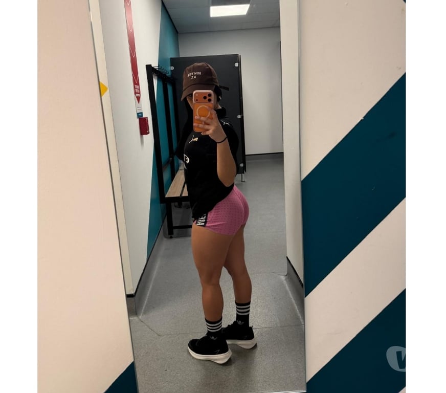 Escorts Merseyside Liverpool - Photos for Laura - elite Perfect company Brazilian girl