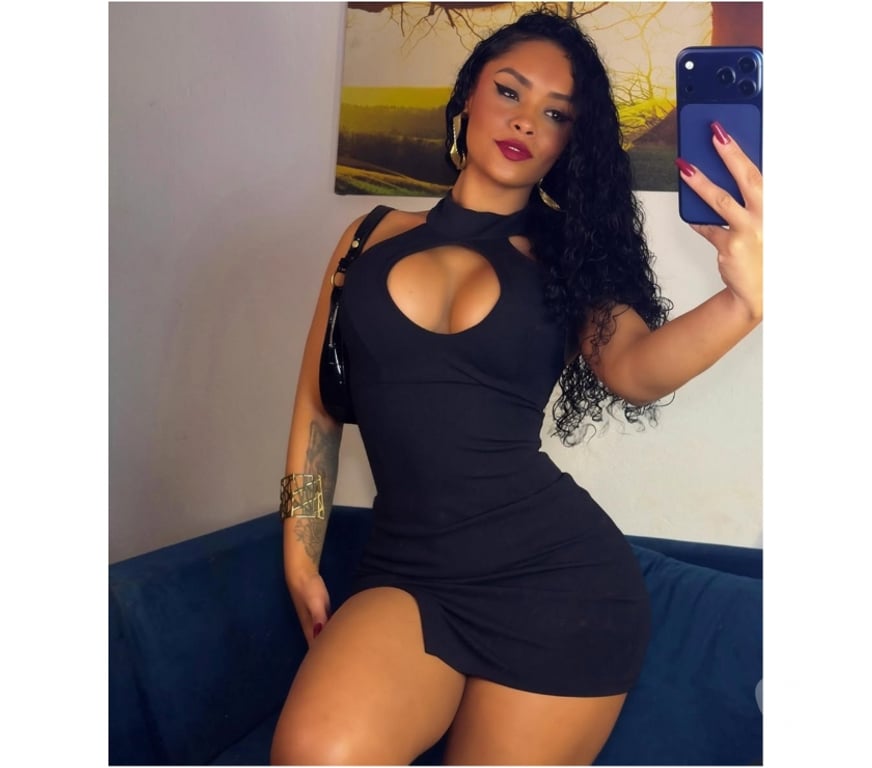 Escorts Buckinghamshire Milton Keynes - Photos for Sizi 🍒big tits🍑curvy❤️gf experience😈party girl