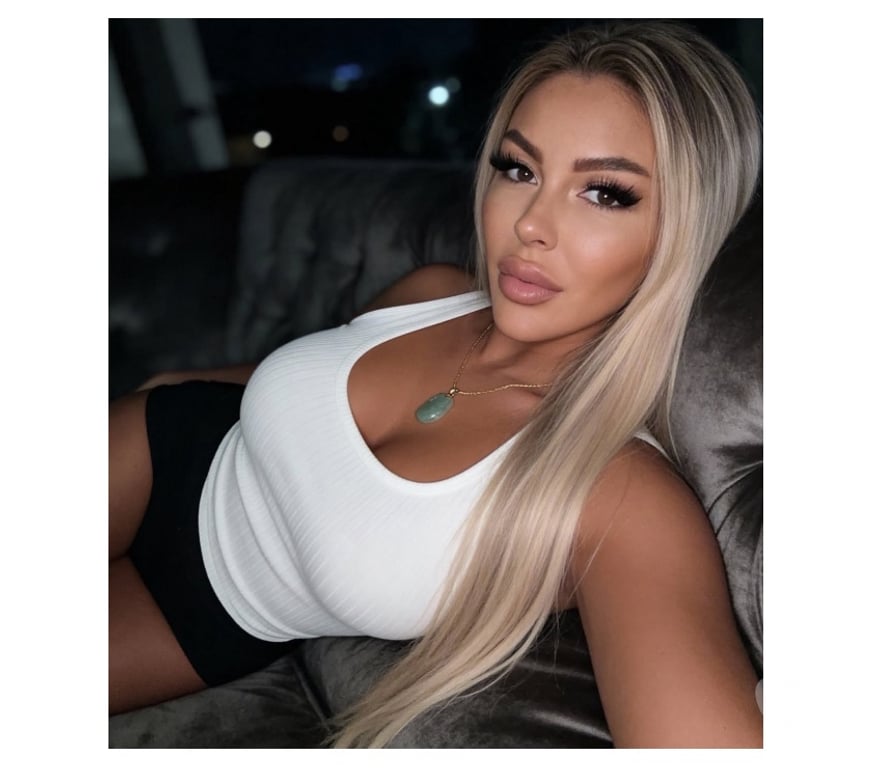 Escorts East London Redbridge - Photos for ✨🍷MIA STUNNING & PLAYFUL OUTCALL LONDON✨🍷