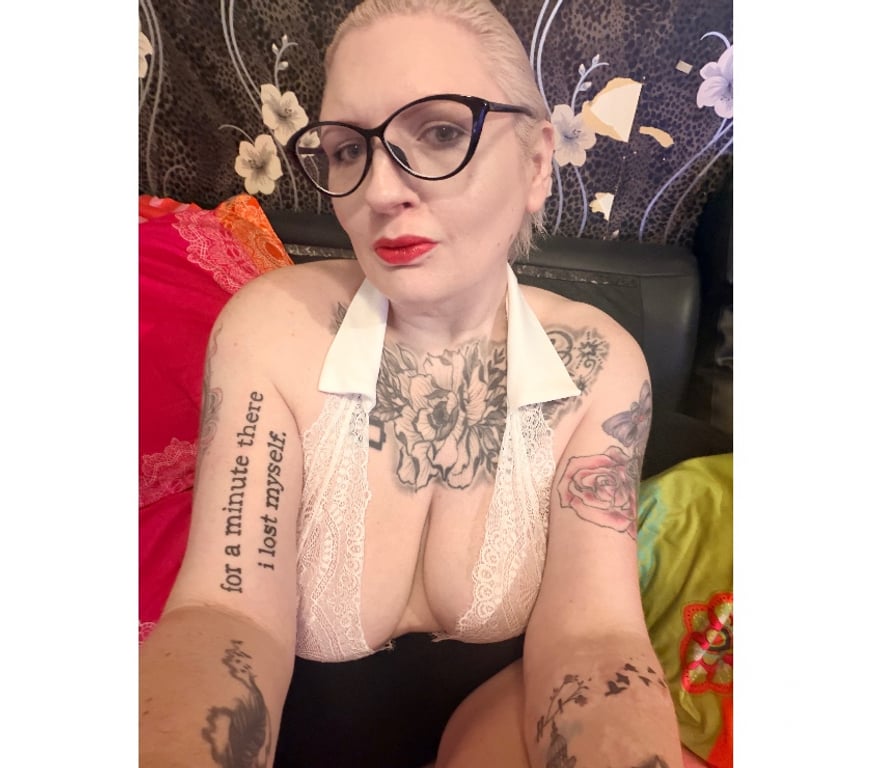 Escorts Somerset Bath and North East Somerset - Photos for British Born Babe, Curvy, Inked MILF, Nice Naughty Paradox