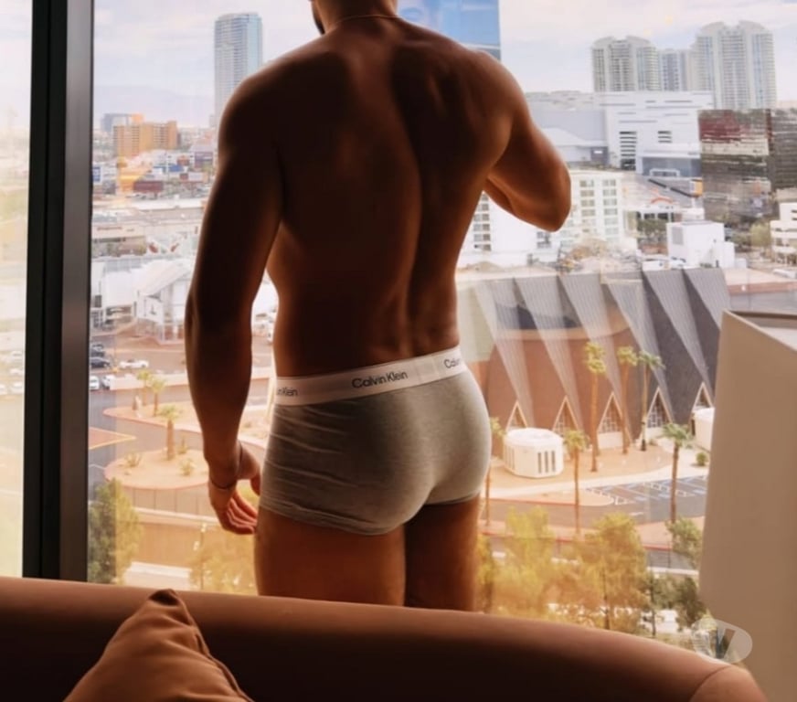 Trans Escorts Bedfordshire Luton - Photos for Leonardo Brazil boy hung and sexy 👅 pary boy 🥳