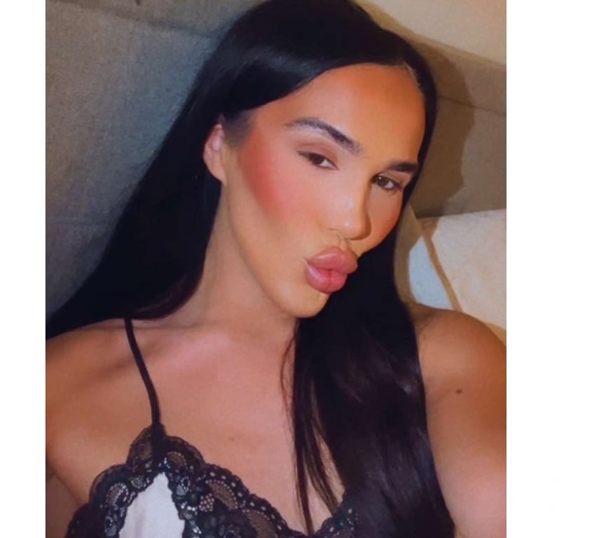 Trans Escorts Merseyside Liverpool - Photos for White British scouser Elle. City centre❤️
