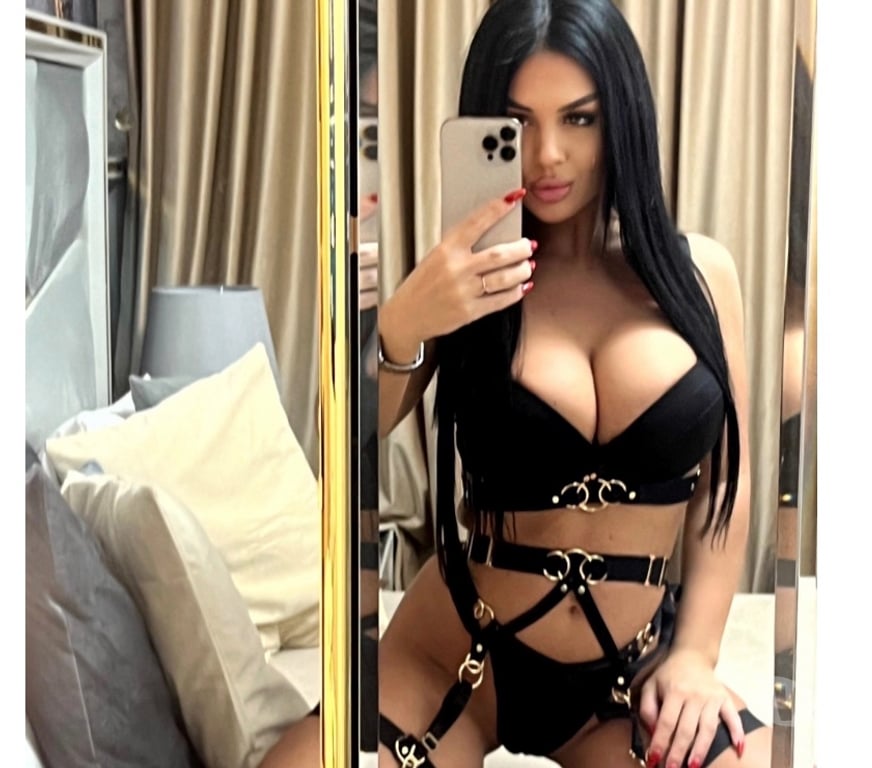 Escorts Somerset Taunton - Somerset - Photos for OUTCALL EXCLUSIVE GIRLFRIEND FIT BRUNETTE 🔥🔥🔥