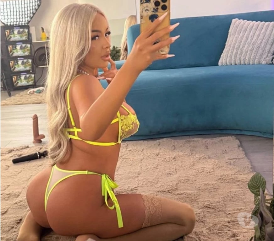 Escorts Suffolk West Suffolk - Photos for Unforgettable Moments with Luxury Girl