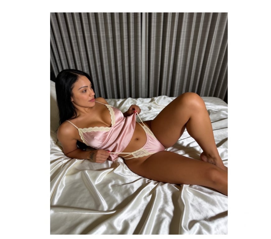Escorts East London Stratford - DLR Station - East London - Photos for 🍯 LAÍS PETITE🇨🇴 NEW TOWN🔥
