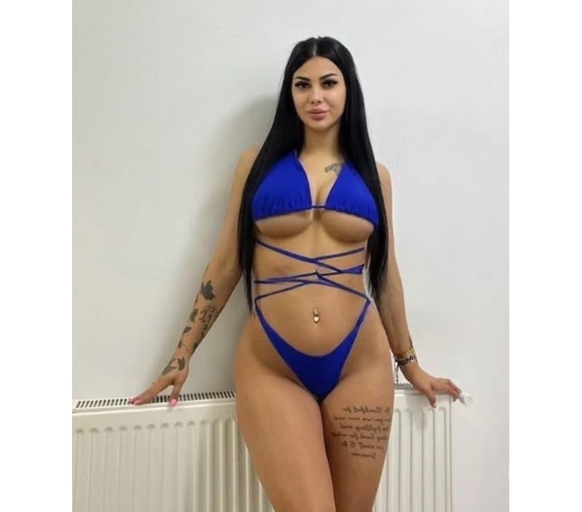 Julia ❤️ available on whatsapp