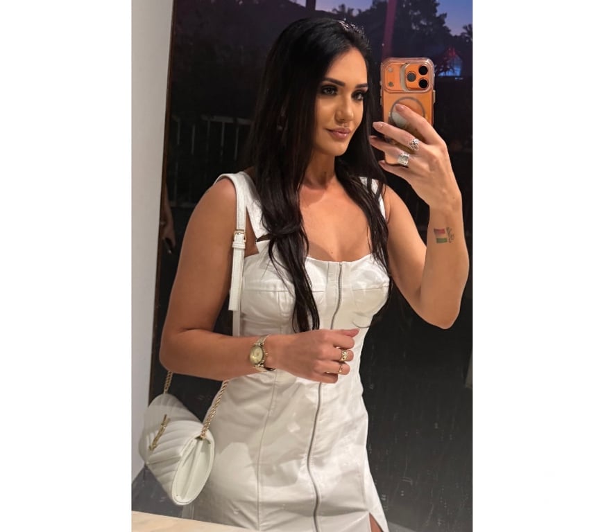 Escorts Suffolk Ipswich - Photos for Model from Italy and Brazil 🇮🇹❤️🇧🇷🌹🥂