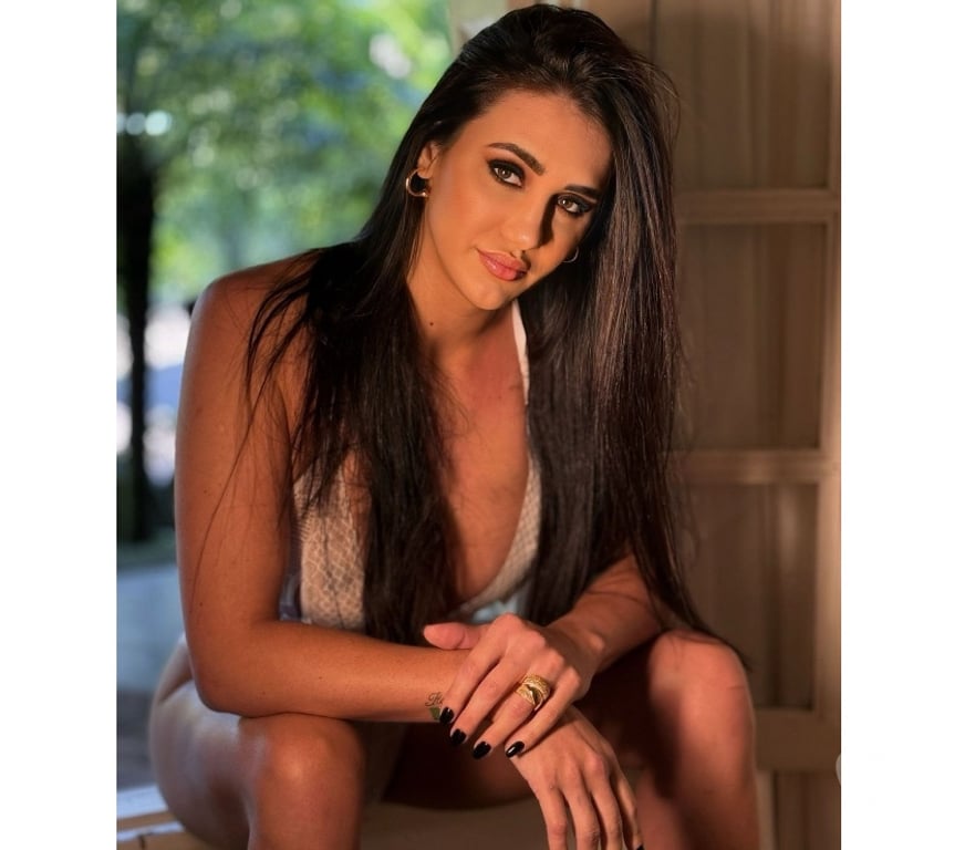 Escorts Suffolk Ipswich - Photos for Model from Italy and Brazil 🇮🇹❤️🇧🇷🌹🥂