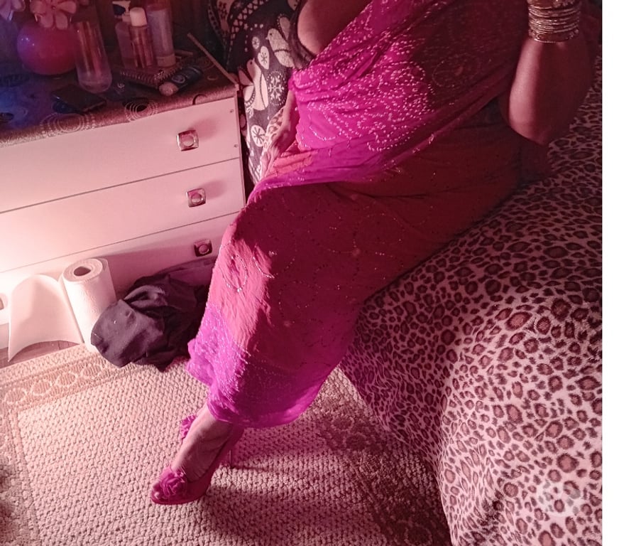 Escorts South West London Richmond upon Thames - Photos for INDIAN 5 🌟 ESCORT AND MASSAGE (MATURE)