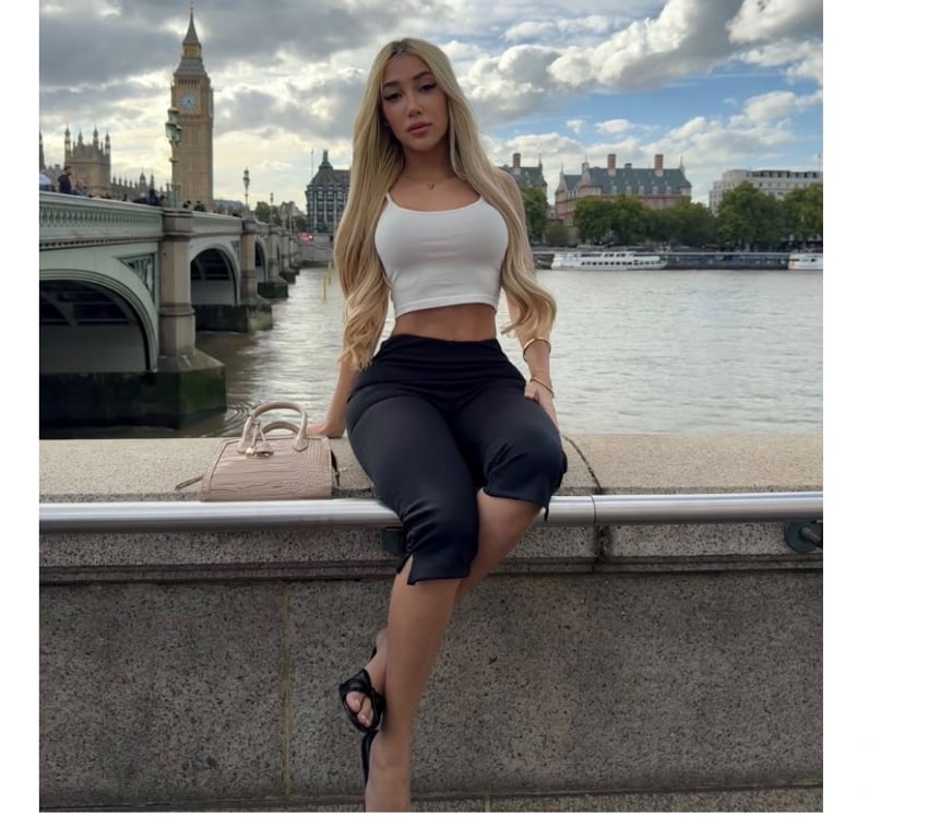 Escorts Cheshire East Crewe - Cheshire East - Photos for Larissa pettite busty party girl outcall 100% real pics💋