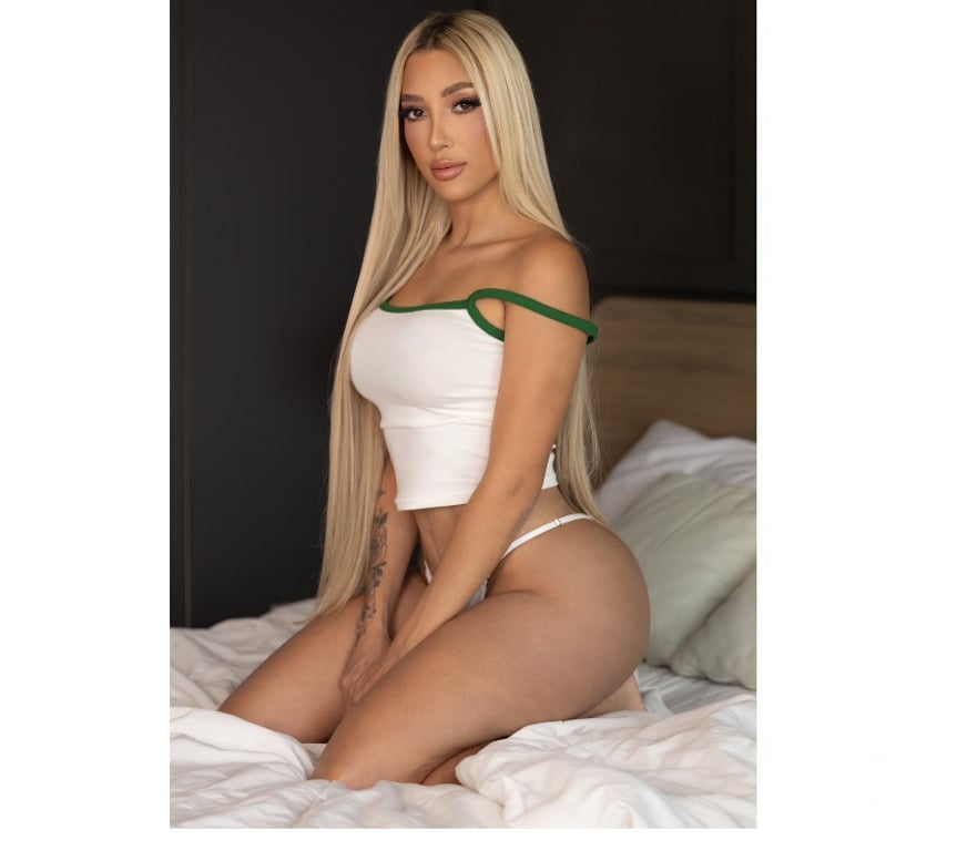 Escorts Cheshire East Crewe - Cheshire East - Photos for Larissa pettite busty party girl outcall 100% real pics💋