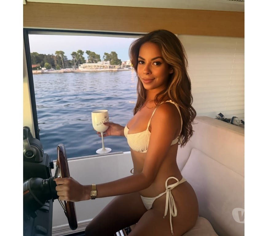 Escorts South West London South Kensington - South West London - Photos for Joyce ✨ | Seductive Looks, Confident Energy, Magnetic