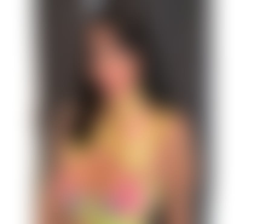 Luton Town Centre - Luton — Mirela Duarte , hot girl, big butt 👄🇧🇷😈