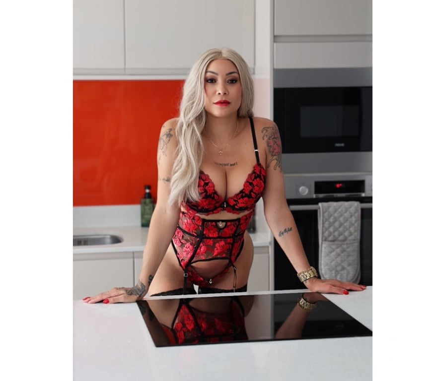 Escorts Surrey Guildford - Photos for SARAH XXL BUTT IN Guildford