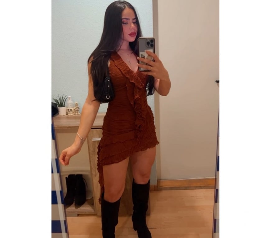 Escorts South West London Sutton - Photos for Antonella Bellini 🍑🔥