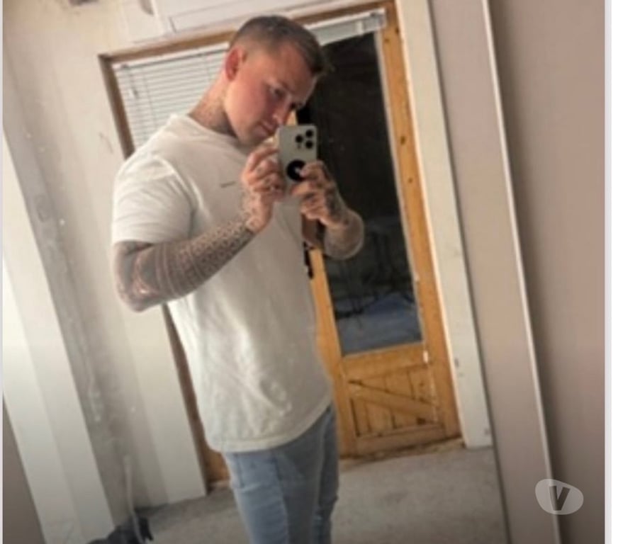 Escorts Surrey Reigate and Banstead - Photos for Hot guy seeks women attention companionship all