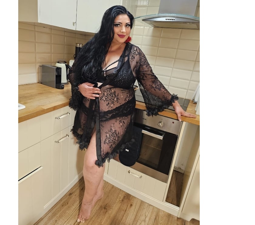 Bradford City Centre - Bradford — LAST 3 DAYS HERE CURVY BRUNETTE SEXY BEST OWO