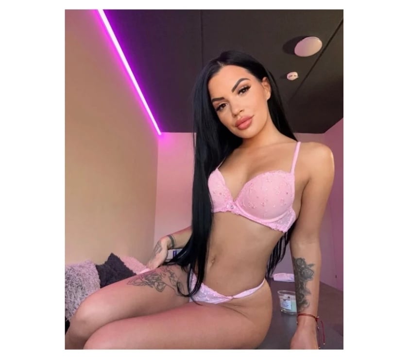 Huddersfield - Kirklees — Hi guys now in your city ❤️Vanesa