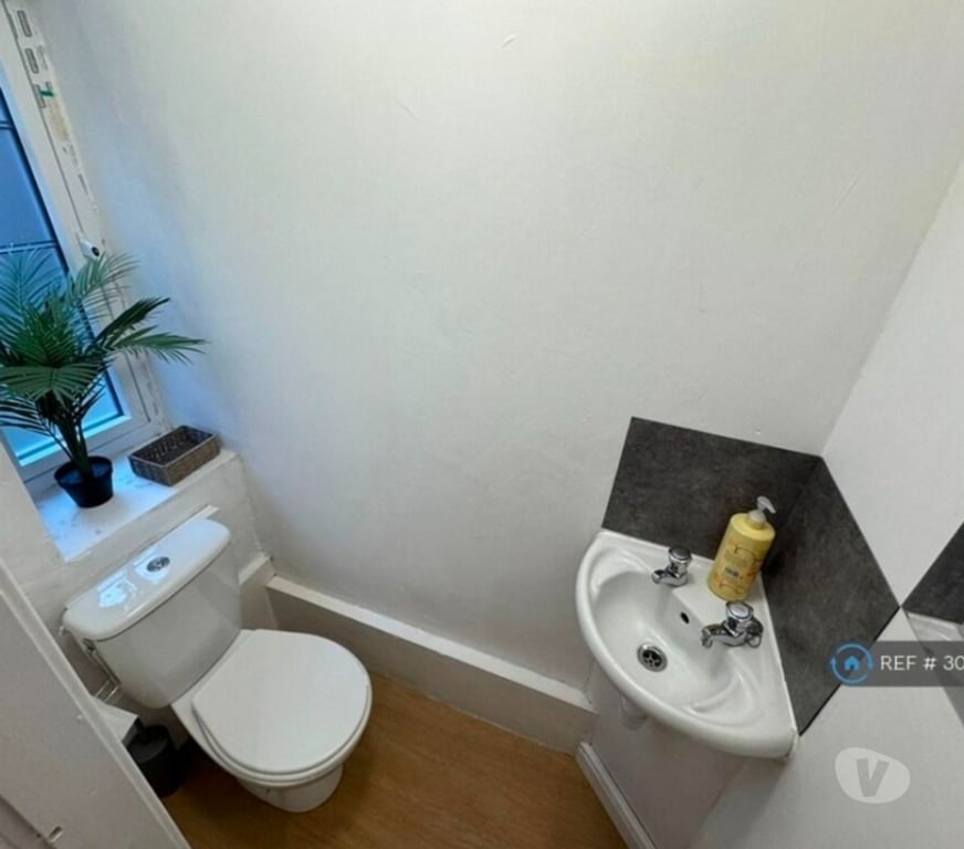 Property to Rent Greater Manchester Trafford - Photos for Beautiful and Comfortable One-Room Apartment