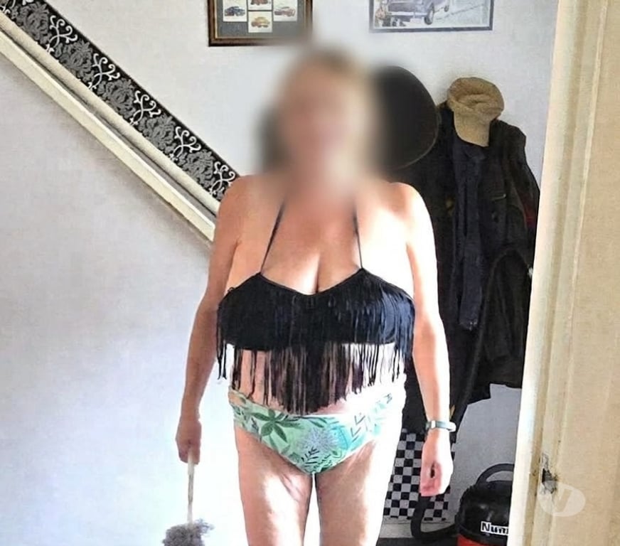 Escorts Hertfordshire Dacorum - Photos for Naked Cleaner and Massage Service