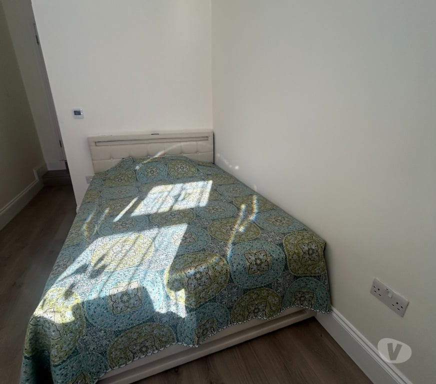Property to Rent East London Havering - Photos for Newly Refurbished Double Room with Enuite & Private Entranc