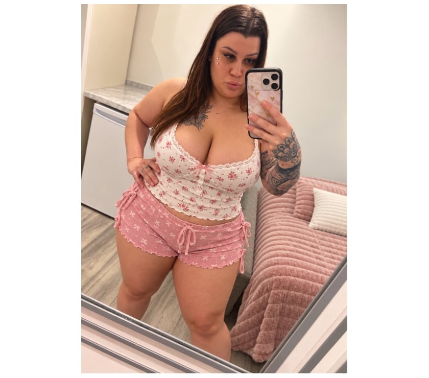 Ponders End - North London โ โค๏ธCURVY BUSTY AND TATTOOED IN N18 ๐ฆโค๏ธ