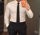 27-Year-Old Guy Looking to Meet Businessmen & Discreet Gents