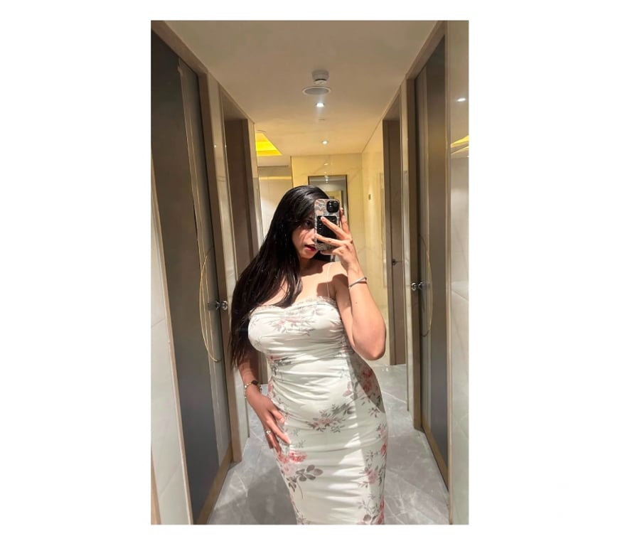 Escorts West London Hounslow - Photos for An elegant indian companion girl in hounslow🥰