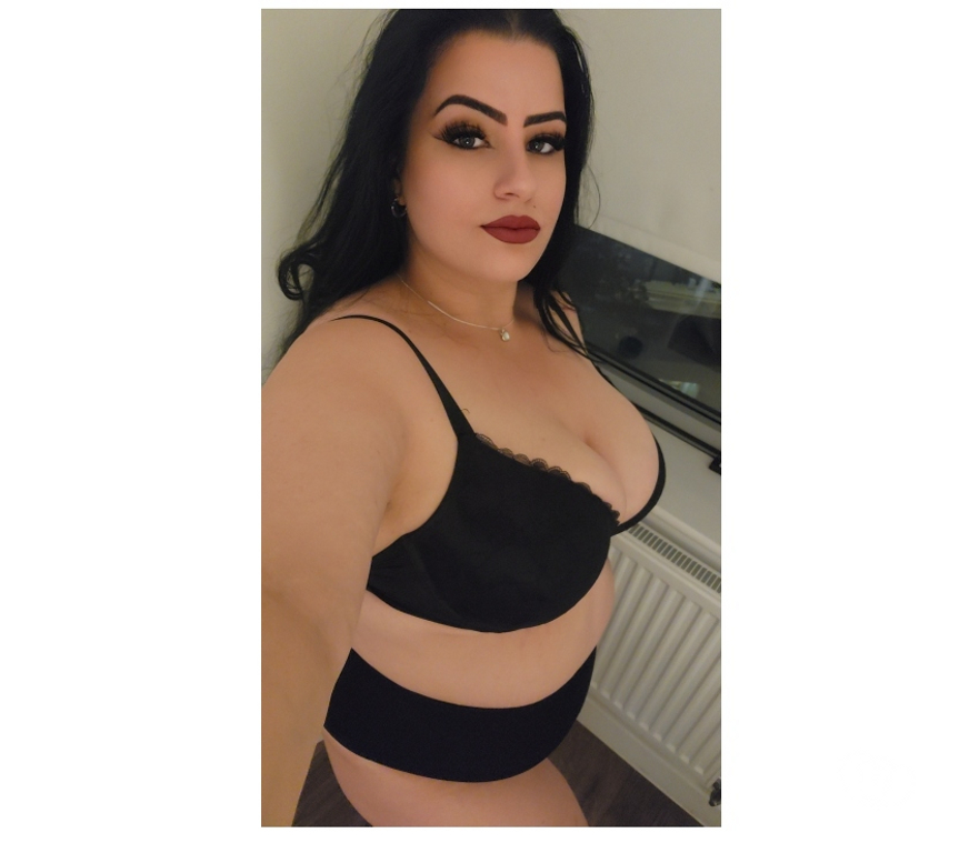 Escorts South East London Croydon - Photos for CURVY brunette big🍑big boobs