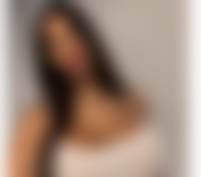 Brunette Sexy-friendly- 27 – Elegance & Sensuality