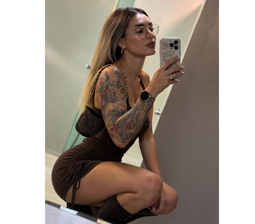 Escorts Bedfordshire Luton - Photos for Curvy, Confident & Craving Attention 🍑