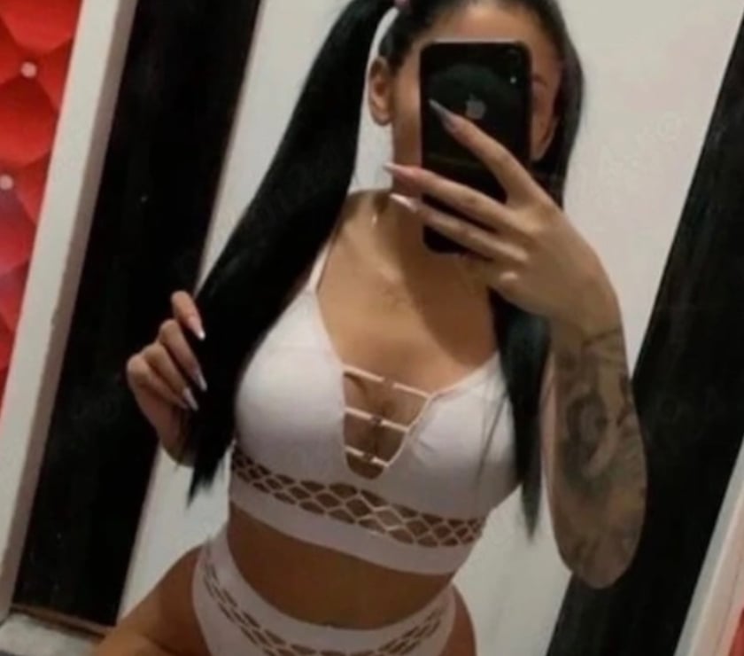 Gorgeous Brunette Lary – Sweet, Elegant & Irresistible
