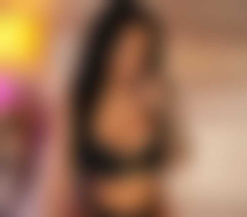 Escorts Merseyside Saint Helens - Photos for Gorgeous Brunette Lary – Elegant & Alluring in St Helens