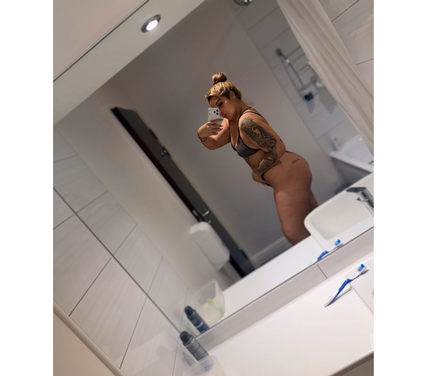 Escorts South East London Bromley - Photos for 🔥PARTY GIRL NEW IN TOWN 🍑🔥💯LARA 💯