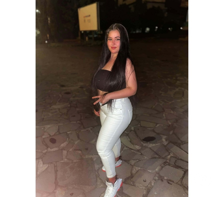 Escorts East London Leytonstone - East London - Photos for NEW Tiny Girl LILY Kissing Full Body