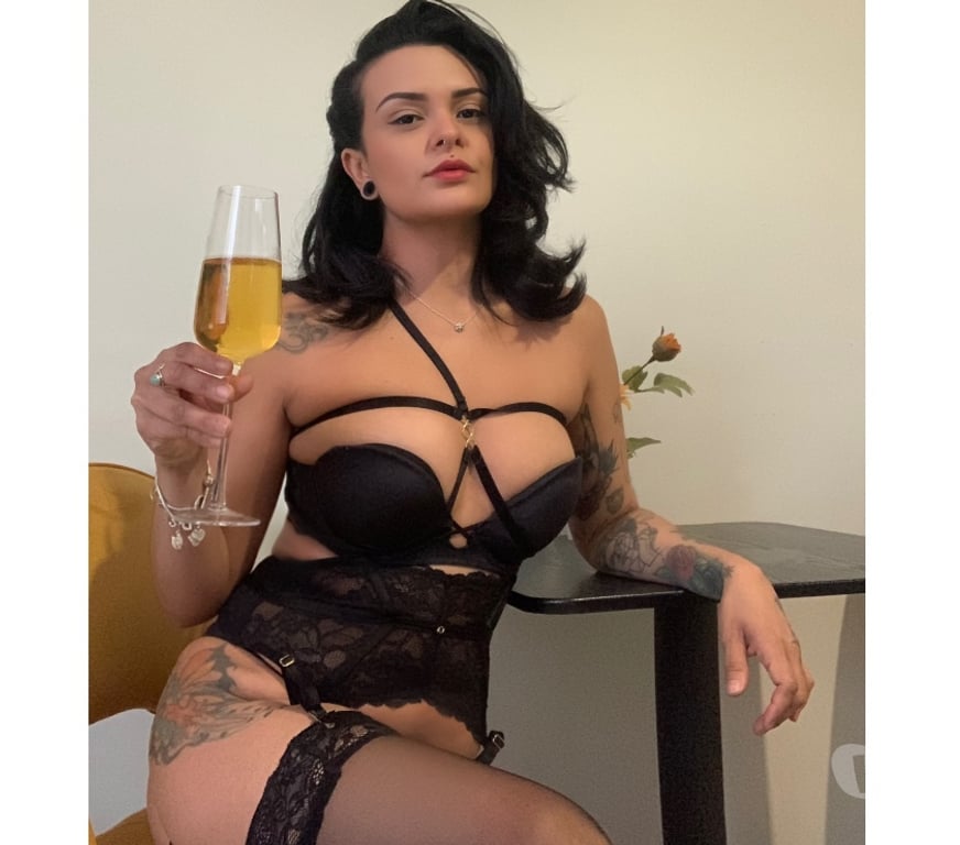 Escorts West Midlands Wolverhampton - Photos for Paolla 🔥 Hot Brazilian 🇧🇷 Party Girl 🥂