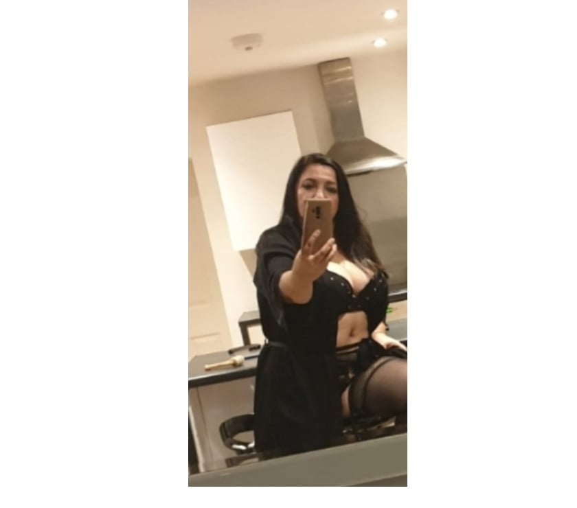 Escorts Hertfordshire Broxbourne - Photos for Sandra,Mature Latina hot relaxing massage