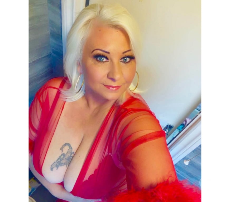 Escorts East London Havering - Photos for AMANDA HORNY MILF BIG NATURAL BOOBS RELAX KISS 💋