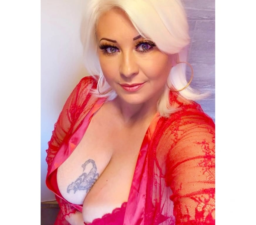 Escorts East London Havering - Photos for AMANDA HORNY MILF BIG NATURAL BOOBS RELAX KISS 💋