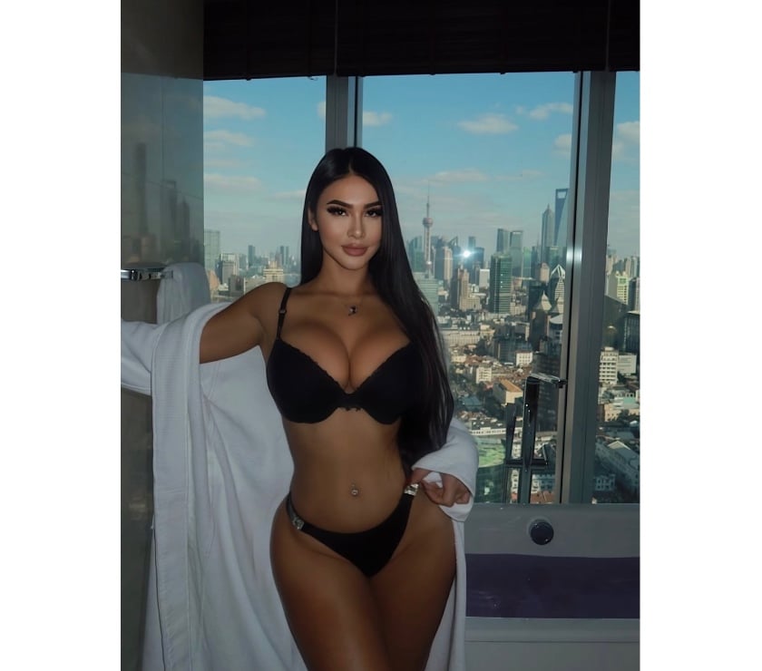 Escorts Hertfordshire Watford - Photos for 🔥 SENSUAL, ATTRACTIVE AND CHARMING BRUNETTE 💋